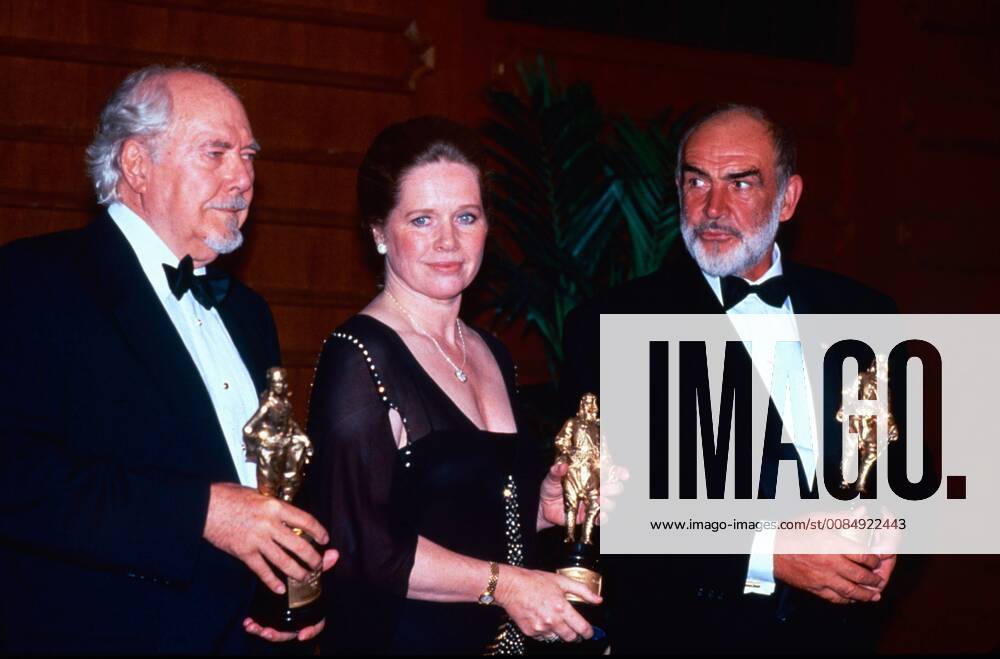 Celebrities Los Angeles.CA.USA. LIBRARY. Liv Ullmann with Robert Altman and Sean Connery at an event. 1992. UPDATED:05.08.2018. LMK30-050818PBOR-003