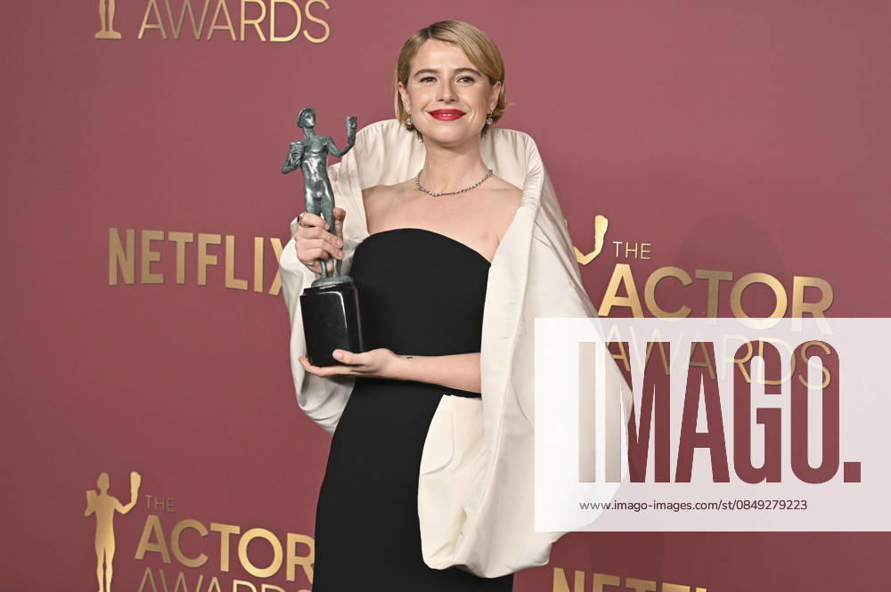 Jessie Buckley with the award for Best Actress in a Leading Role in Hamnet at the Photocall of the winners of the 32 Actor Awards 2026 at the Shrine Auditorium Los Angeles, 01 03 2026 Foto:xD.xStarbuckx xFuturexImagex sag_award_6249