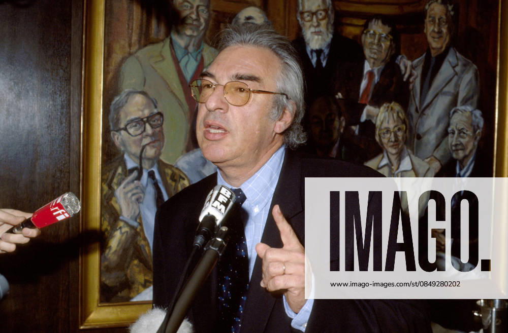 DECOIN Didier Jury Goncourt 1998 Date 19981101 Jean Luc VALLET Opale photo