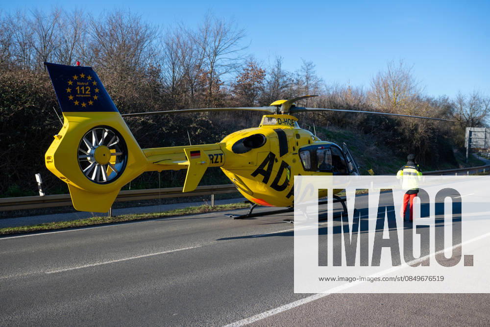 Leipzig Markranstädt - Unfall auf der B87 am Kulkwitzer See: Autofahrer überschlägt sich, schwer verletzt 25.02.2026 gegen 15 Uhr Markranstädt, Leipziger Straße (B87) Zu einem schweren Verkehrsunfall kam es am Mittwochnachmittag auf der B87 zwischen Leipzig und Markranstädt. Nach ersten Angaben der Polizei war der Fahrer eines Mazda gegen 15 Uhr auf der Leipziger Straße von Markranstädt kommend in Richtung Leipzig unterwegs, als er aus bisher ungeklärter Ursache nach rechts von der Fahrbahn abkam und sich überschlug. Das Fahrzeug blieb auf dem Dach neben der Bundesstraße im Grünbett liegen. Ersthelfer alarmierten Feuerwehr und Rettungsdienst per Notruf 112. Eintreffende Rettungskräfte und Feuerwehrleute kümmerten sich um den