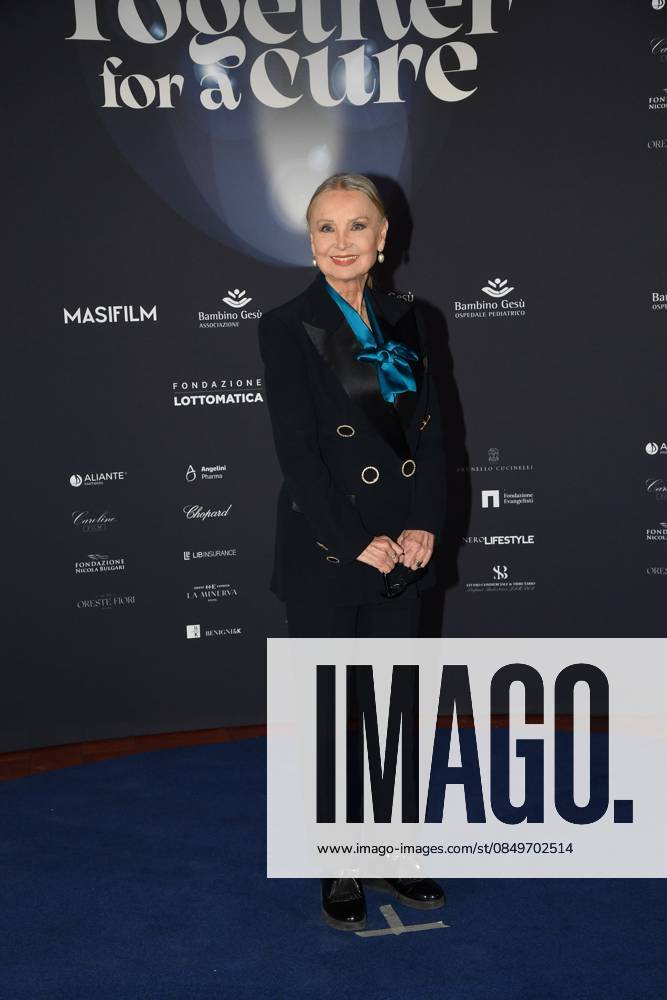 Rome, Sistine Corridors of Santo Spirito in Sassia, Evening Event Together For a Cure , In the photo: Barbara Bouchet