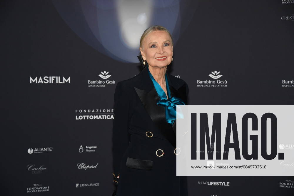 Rome, Sistine Corridors of Santo Spirito in Sassia, Evening Event Together For a Cure , In the photo: Barbara Bouchet
