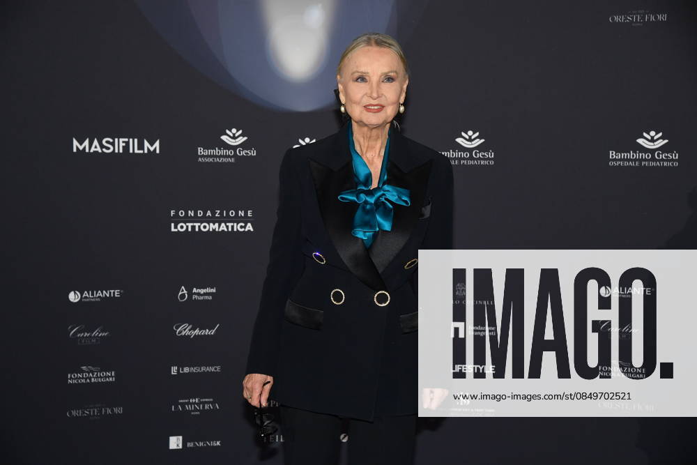 Rome, Sistine Corridors of Santo Spirito in Sassia, Evening Event Together For a Cure , In the photo: Barbara Bouchet