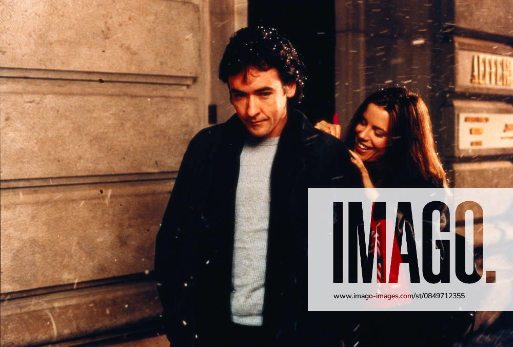 Serendipity Movie Stills Oct 05, 2001; New York, NY, USA; Actress KATE BECKINSALE as Sara Thomas with JOHN CUSACK as Johnathan Trager in Serendipity. New York NY USA