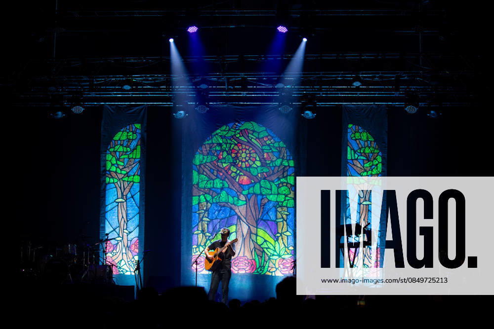SaO PAULO, SP - 05.03.2026: CANTOR JASON MRAZ FAZ SHOW EM SP - American singer and songwriter Jason Mraz performs at Espaco Unimed, in Sao Paulo, this Thursday (05), with the tour Return to South America Tour, his first in South America in a decade. The show brought together around 3,700 people and featured hits such as Im Yours, Lucky and I Wont Give Up. On stage, Mraz was accompanied by Mona Tavakoli, Becky Gebhardt, Chaska Potter, Mai Bloomfield, Camellia Akhami Gadret and Toca Rivera. x2899346x EmersonxSantos