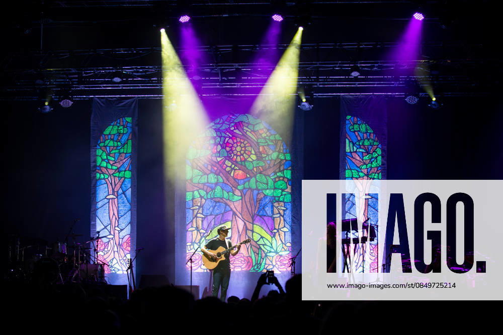 SaO PAULO, SP - 05.03.2026: CANTOR JASON MRAZ FAZ SHOW EM SP - American singer and songwriter Jason Mraz performs at Espaco Unimed, in Sao Paulo, this Thursday (05), with the tour Return to South America Tour, his first in South America in a decade. The show brought together around 3,700 people and featured hits such as Im Yours, Lucky and I Wont Give Up. On stage, Mraz was accompanied by Mona Tavakoli, Becky Gebhardt, Chaska Potter, Mai Bloomfield, Camellia Akhami Gadret and Toca Rivera. x2899347x EmersonxSantos