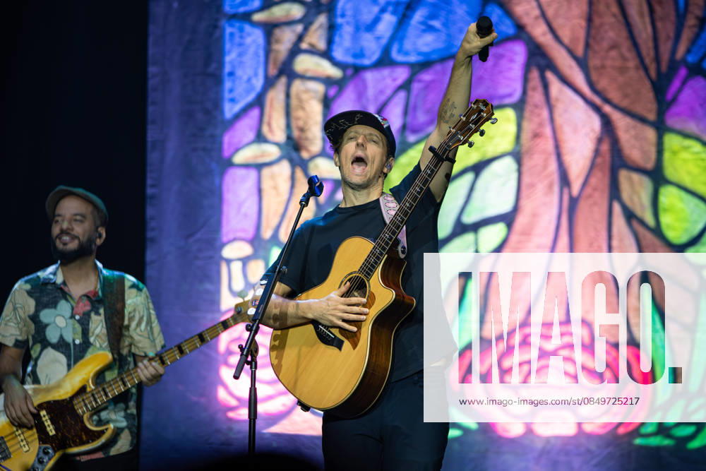 SaO PAULO, SP - 05.03.2026: CANTOR JASON MRAZ FAZ SHOW EM SP - American singer and songwriter Jason Mraz performs at Espaco Unimed, in Sao Paulo, this Thursday (05), with the tour Return to South America Tour, his first in South America in a decade. The show brought together around 3,700 people and featured hits such as Im Yours, Lucky and I Wont Give Up. On stage, Mraz was accompanied by Mona Tavakoli, Becky Gebhardt, Chaska Potter, Mai Bloomfield, Camellia Akhami Gadret and Toca Rivera. x2899350x EmersonxSantos