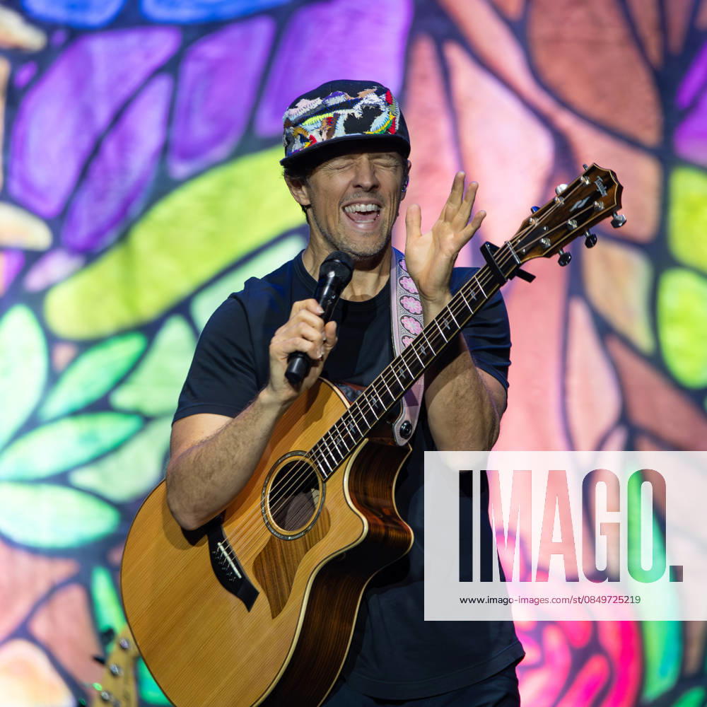 SaO PAULO, SP - 05.03.2026: CANTOR JASON MRAZ FAZ SHOW EM SP - American singer and songwriter Jason Mraz performs at Espaco Unimed, in Sao Paulo, this Thursday (05), with the tour Return to South America Tour, his first in South America in a decade. The show brought together around 3,700 people and featured hits such as Im Yours, Lucky and I Wont Give Up. On stage, Mraz was accompanied by Mona Tavakoli, Becky Gebhardt, Chaska Potter, Mai Bloomfield, Camellia Akhami Gadret and Toca Rivera. x2899352x EmersonxSantos
