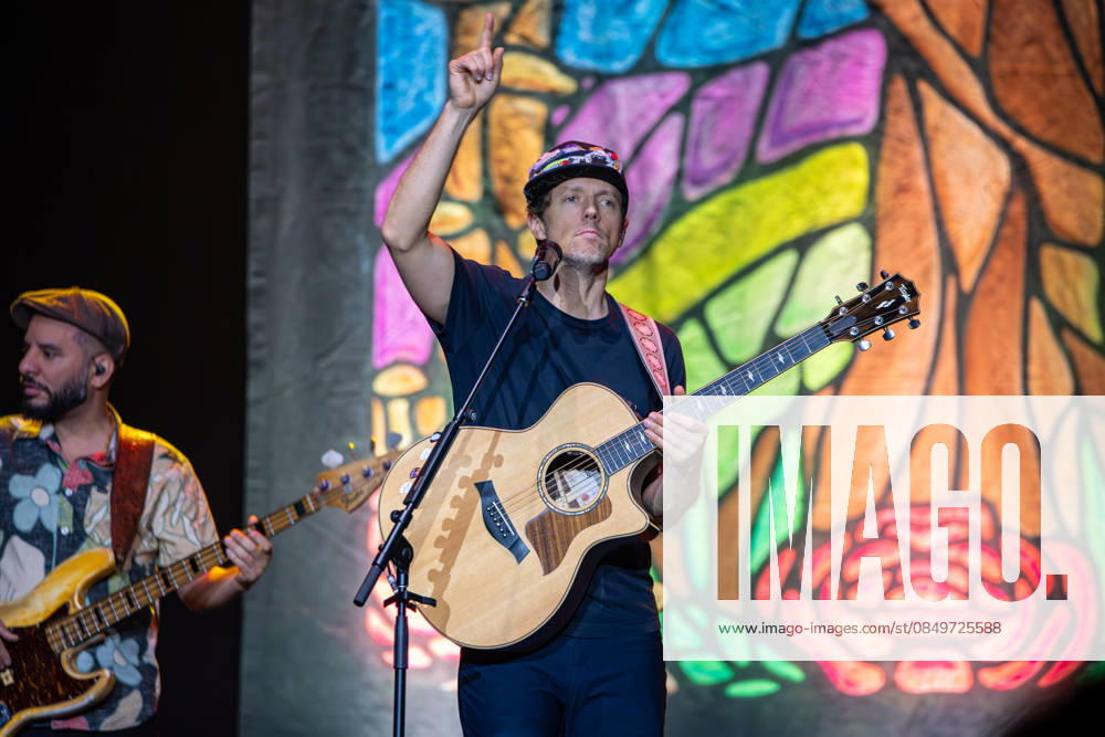 SaO PAULO, SP - 05.03.2026: CANTOR JASON MRAZ FAZ SHOW EM SP - American singer and songwriter Jason Mraz performs at Espaco Unimed, in Sao Paulo, this Thursday (05), with the tour Return to South America Tour, his first in South America in a decade. The show brought together around 3,700 people and featured hits such as Im Yours, Lucky and I Wont Give Up. On stage, Mraz was accompanied by Mona Tavakoli, Becky Gebhardt, Chaska Potter, Mai Bloomfield, Camellia Akhami Gadret and Toca Rivera. x2899354x EmersonxSantos