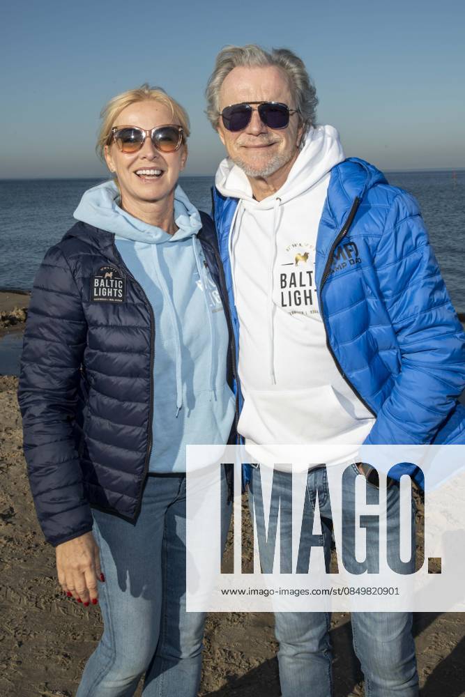 Abb Wolfgang Lippert with wife Gesine Lippert on the beach at 10 years Baltic Lights 2026 celebrity charity sled dog race in favor of Welthungerhilfe at the Baltic Sea between the sea bridge Ahlbeck and the sea bridge Heringsdorf , Friday 06 03 2026 in Heringsdorf MV Germany