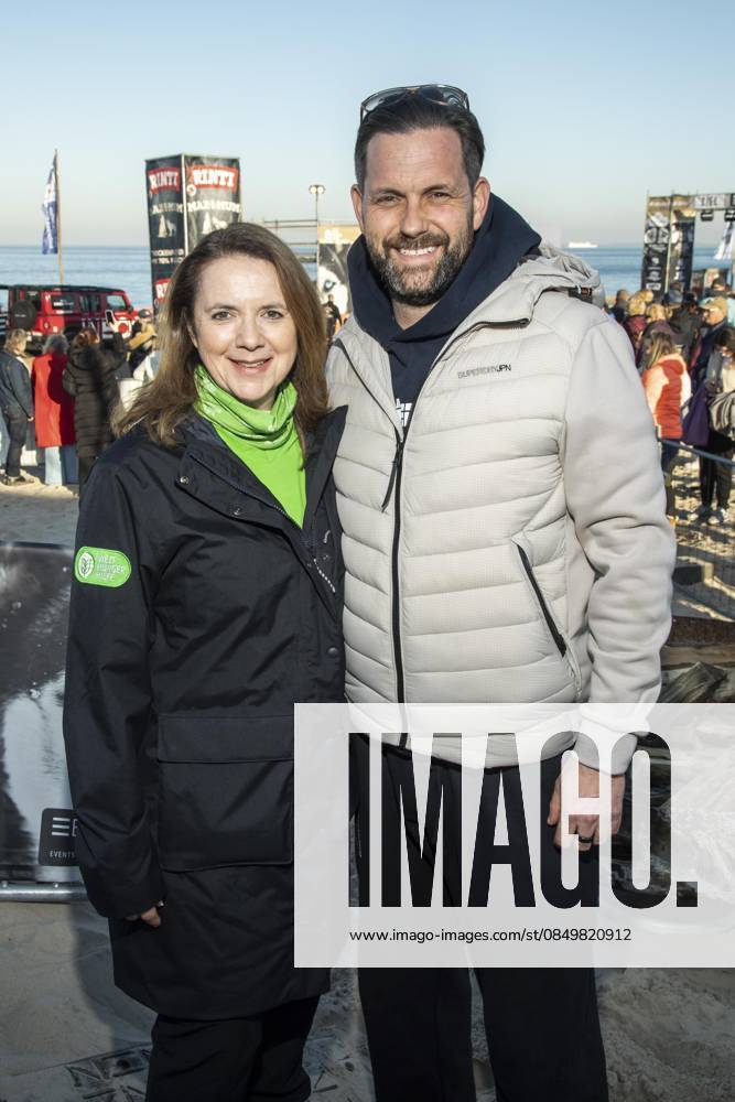 Abb Susanne Fotiadis Director Marketing Communication of Welthungerhilfe and Matthias Killing as guests on the beach at 10 years Baltic Lights 2026 celebrity charity sled dog race in favor of Welthungerhilfe at the Baltic Sea between the sea bridge Ahlbeck and the sea bridge Heringsdorf , Friday 06 03 2026 in Heringsdorf MV Germany