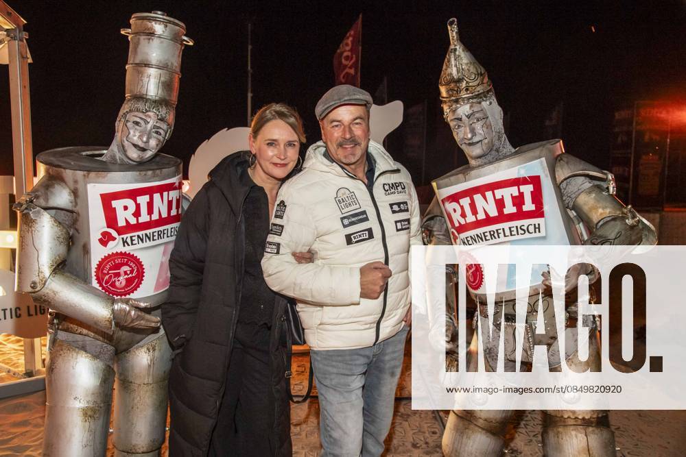 Abb Julia Demtroeder and Till Demtroeder couple hosts on the beach at 10 years Baltic Lights 2026 celebrity charity sled dog race in favor of Welthungerhilfe at the Baltic Sea between the sea bridge Ahlbeck and the sea bridge Heringsdorf , Friday 06 03 2026 in Heringsdorf MV Germany