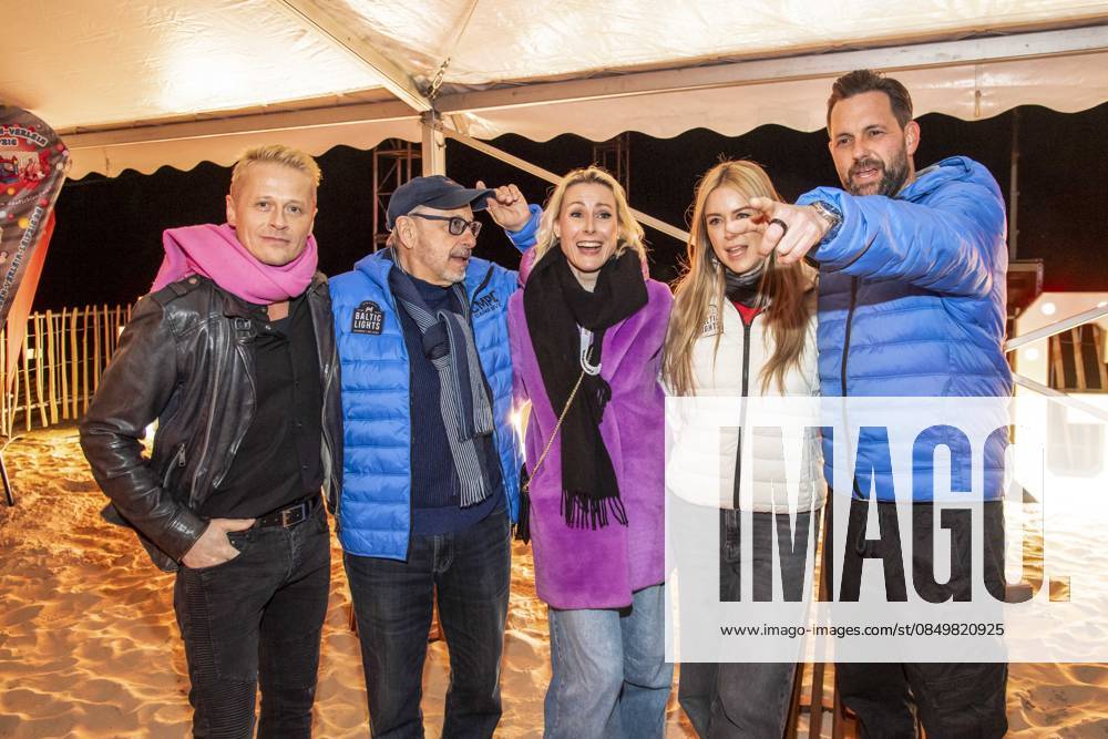 Abb Roman Knizka, Wolfgang Stumph, Franziska Hippe, Nina Ensmann and Matthias Killing as guests on the beach at 10 years of Baltic Lights 2026 celebrity charity sled dog race in aid of Welthungerhilfe on the Baltic Sea between the Ahlbeck sea bridge and the Heringsdorf sea bridge , Friday 06 03 2026 in Heringsdorf MV Germany