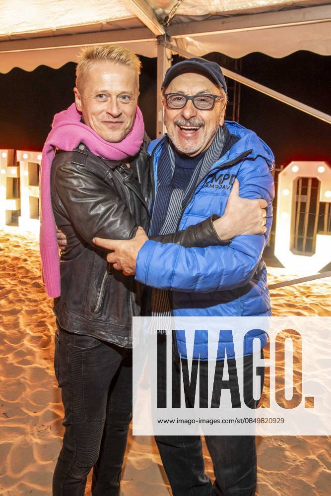 Abb Roman Knizka and Wolfgang Stumph as guests on the beach at the 10th anniversary of Baltic Lights 2026 celebrity charity sled dog race in aid of Welthungerhilfe on the Baltic Sea between the Ahlbeck sea bridge and the Heringsdorf sea bridge, Friday 06 03 2026 in Heringsdorf MV Germany
