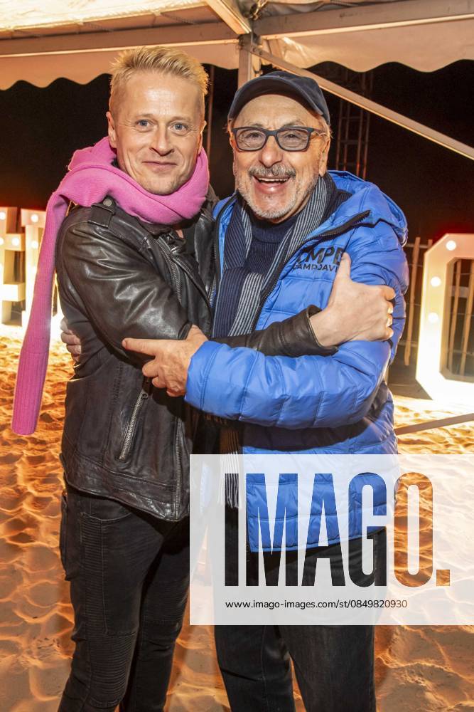 Abb Roman Knizka and Wolfgang Stumph as guests on the beach at the 10th anniversary of Baltic Lights 2026 celebrity charity sled dog race in aid of Welthungerhilfe on the Baltic Sea between the Ahlbeck sea bridge and the Heringsdorf sea bridge, Friday 06 03 2026 in Heringsdorf MV Germany