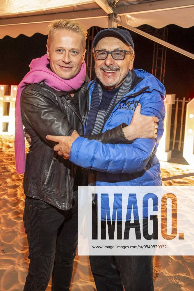 Abb Roman Knizka and Wolfgang Stumph as guests on the beach at the 10th anniversary of Baltic Lights 2026 celebrity charity sled dog race in aid of Welthungerhilfe on the Baltic Sea between the Ahlbeck sea bridge and the Heringsdorf sea bridge, Friday 06 03 2026 in Heringsdorf MV Germany