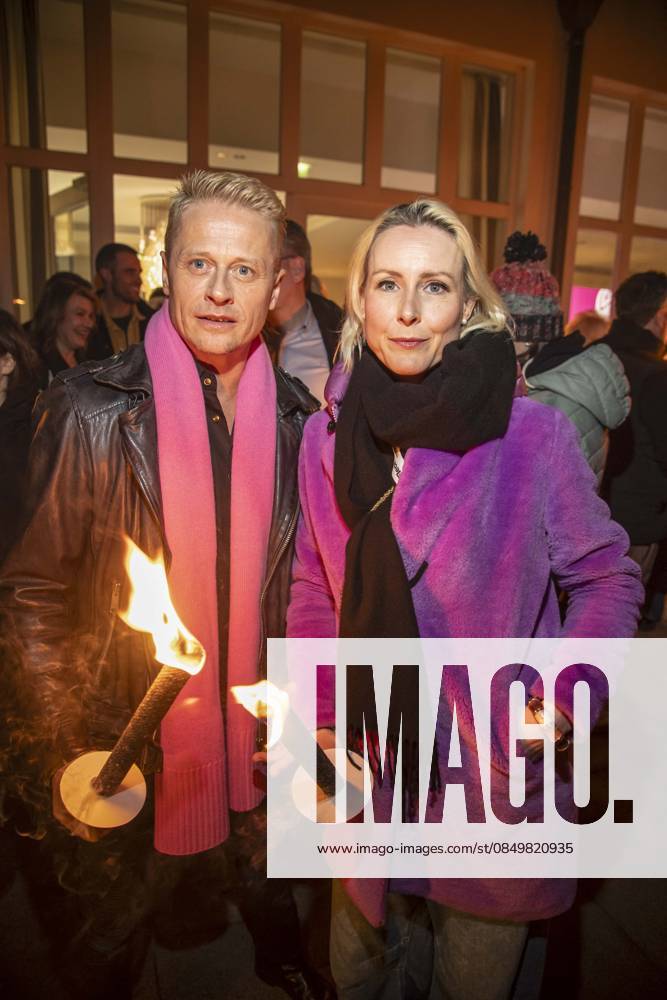 Abb Roman Knizka and Franziska Hippe as guests on the Falckellauf beach at the 10th anniversary of Baltic Lights 2026 celebrity charity sled dog race in aid of Welthungerhilfe on the Baltic Sea between the Ahlbeck and Heringsdorf sea bridges, Friday 06 03 2026 in Heringsdorf MV Germany