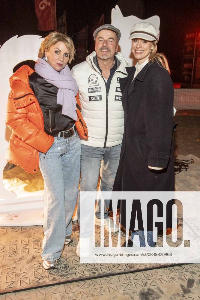Abb Gisa Zach, Till Demtroeder and Lara Dandelion Seibert as guests on the beach at the 10th anniversary of Baltic Lights 2026 celebrity charity sled dog race in aid of Welthungerhilfe on the Baltic Sea between the Ahlbeck and Heringsdorf sea bridges, Friday 06 03 2026 in Heringsdorf MV Germany