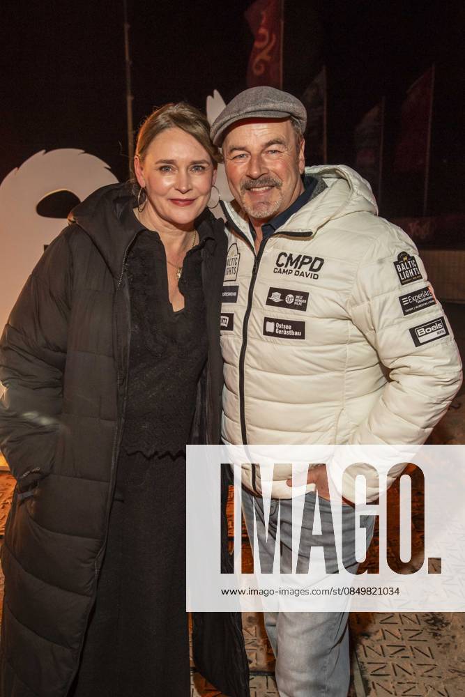 Abb Julia Demtroeder and Till Demtroeder couple hosts on the beach at 10 years Baltic Lights 2026 celebrity charity sled dog race in favor of Welthungerhilfe at the Baltic Sea between the sea bridge Ahlbeck and the sea bridge Heringsdorf , Friday 06 03 2026 in Heringsdorf MV Germany