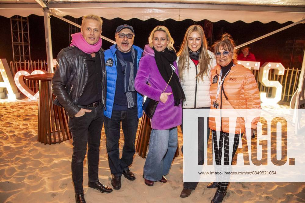 Abb Roman Knizka, Franziska Hippe, Nina Ensmann, Wolfgang Stumph and Christine Stumph as guests on the beach at 10 years of Baltic Lights 2026 celebrity charity sled dog race in aid of Welthungerhilfe on the Baltic Sea between the Ahlbeck sea bridge and the Heringsdorf sea bridge , Friday 06 03 2026 in Heringsdorf MV Germany