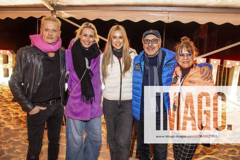 Abb Roman Knizka, Franziska Hippe, Nina Ensmann, Wolfgang Stumph and Christine Stumph as guests on the beach at 10 years of Baltic Lights 2026 celebrity charity sled dog race in aid of Welthungerhilfe on the Baltic Sea between the Ahlbeck sea bridge and the Heringsdorf sea bridge , Friday 06 03 2026 in Heringsdorf MV Germany