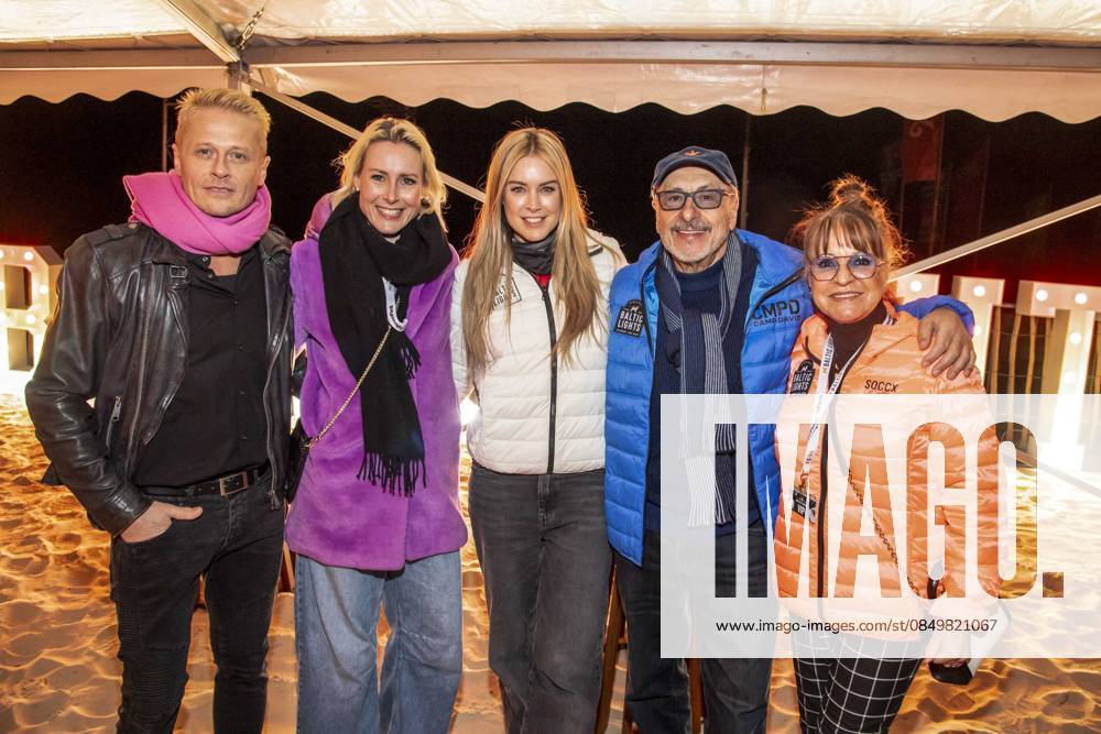 Abb Roman Knizka, Franziska Hippe, Nina Ensmann, Wolfgang Stumph and Christine Stumph as guests on the beach at 10 years of Baltic Lights 2026 celebrity charity sled dog race in aid of Welthungerhilfe on the Baltic Sea between the Ahlbeck sea bridge and the Heringsdorf sea bridge , Friday 06 03 2026 in Heringsdorf MV Germany