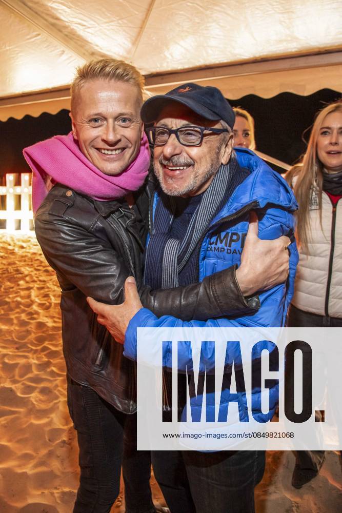 Abb Roman Knizka and Wolfgang Stumph as guests on the beach at the 10th anniversary of Baltic Lights 2026 celebrity charity sled dog race in aid of Welthungerhilfe on the Baltic Sea between the Ahlbeck sea bridge and the Heringsdorf sea bridge, Friday 06 03 2026 in Heringsdorf MV Germany