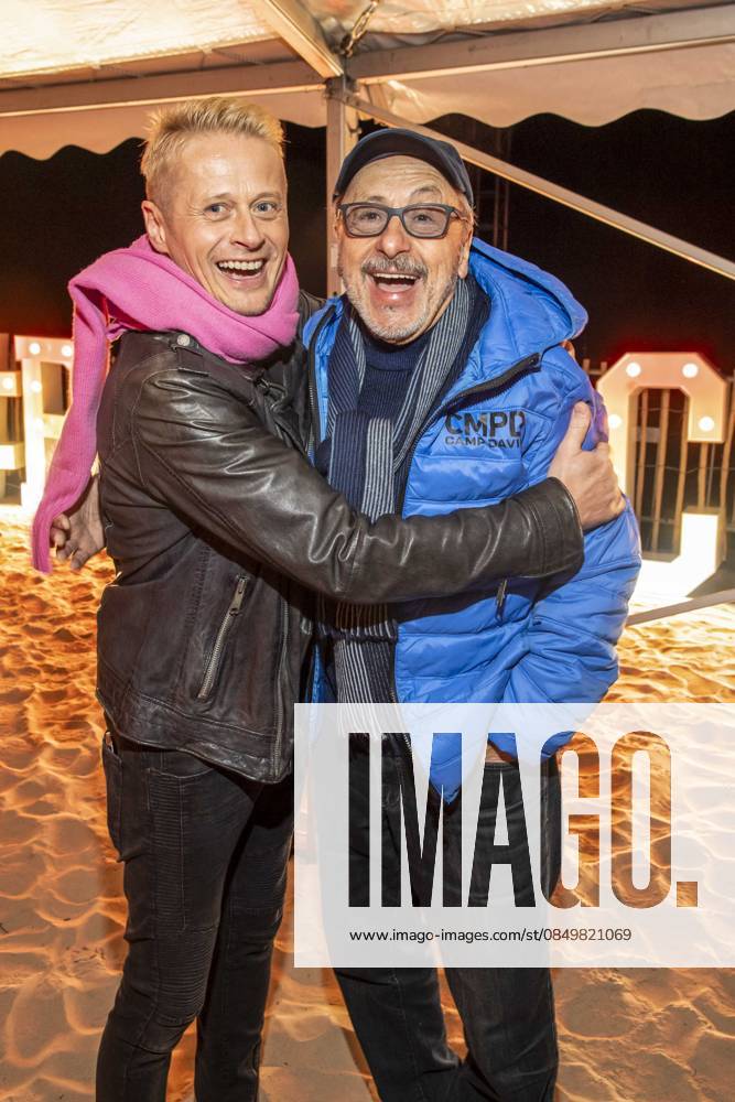 Abb Roman Knizka and Wolfgang Stumph as guests on the beach at the 10th anniversary of Baltic Lights 2026 celebrity charity sled dog race in aid of Welthungerhilfe on the Baltic Sea between the Ahlbeck sea bridge and the Heringsdorf sea bridge, Friday 06 03 2026 in Heringsdorf MV Germany
