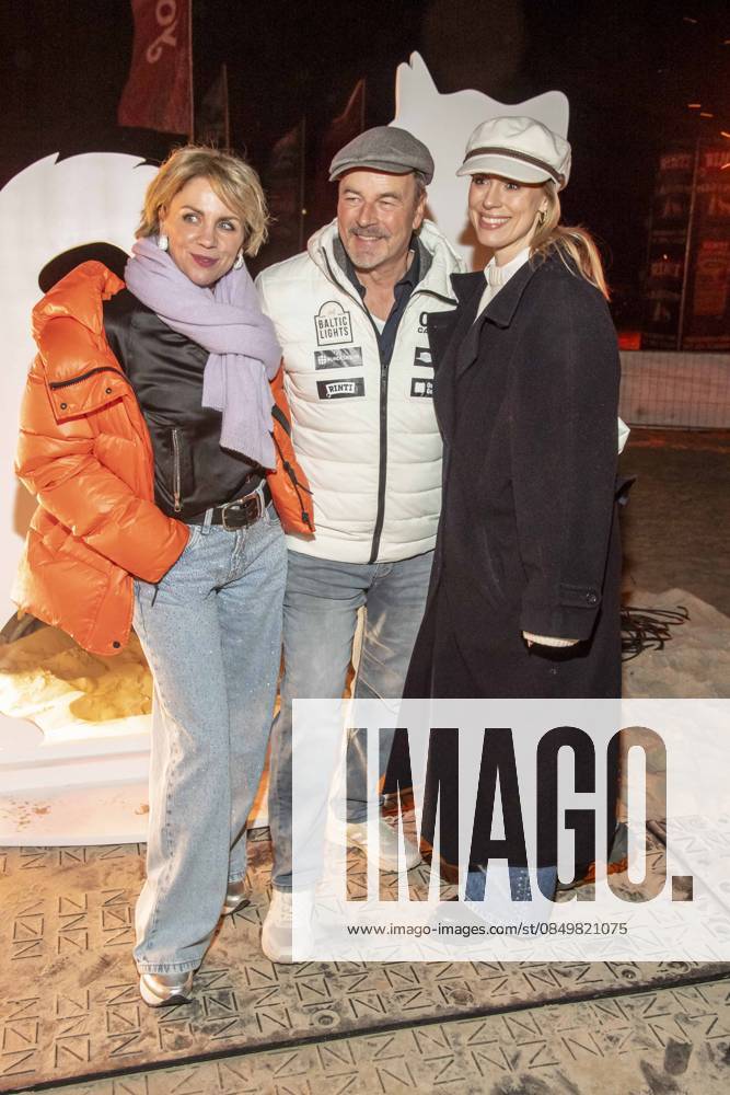Abb Gisa Zach, Till Demtroeder and Lara Dandelion Seibert as guests on the beach at the 10th anniversary of Baltic Lights 2026 celebrity charity sled dog race in aid of Welthungerhilfe on the Baltic Sea between the Ahlbeck and Heringsdorf sea bridges, Friday 06 03 2026 in Heringsdorf MV Germany