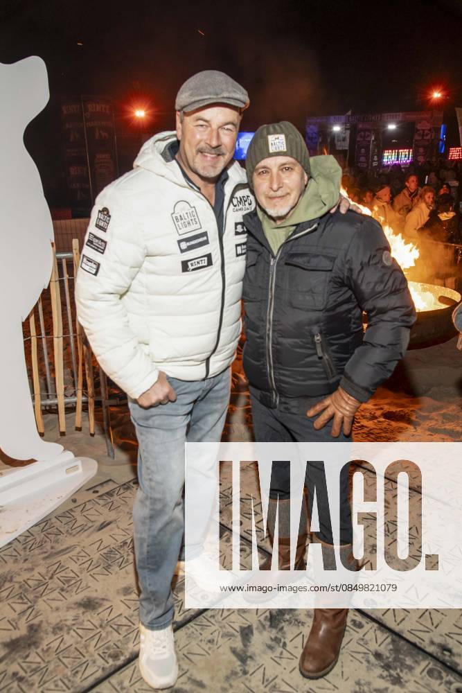Abb Till Demtroeder and Erdogan Atalay as guests on the beach at the 10th anniversary of Baltic Lights 2026 celebrity charity sled dog race in aid of Welthungerhilfe on the Baltic Sea between the Ahlbeck sea bridge and the Heringsdorf sea bridge, Friday 06 03 2026 in Heringsdorf MV Germany