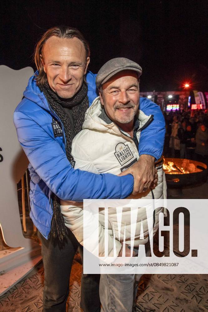 Abb Bernhard Bettermann and Till Demtroeder as guests on the beach at the 10th anniversary of Baltic Lights 2026 celebrity charity sled dog race in aid of Welthungerhilfe on the Baltic Sea between the Ahlbeck sea bridge and the Heringsdorf sea bridge, Friday 06 03 2026 in Heringsdorf MV Germany