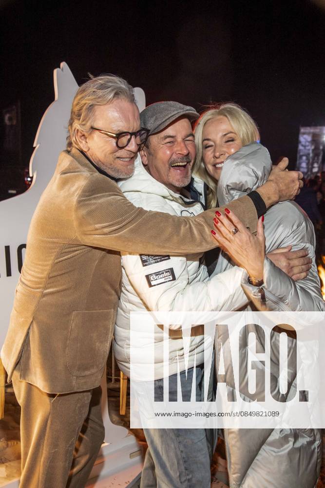 Abb Wolfgang Lippert, Till Demtroeder and Gesine Lippert as guests on the beach at 10 years of Baltic Lights 2026 celebrity charity sled dog race in aid of Welthungerhilfe on the Baltic Sea between the Ahlbeck and Heringsdorf sea bridges, Friday 06 03 2026 in Heringsdorf MV Germany
