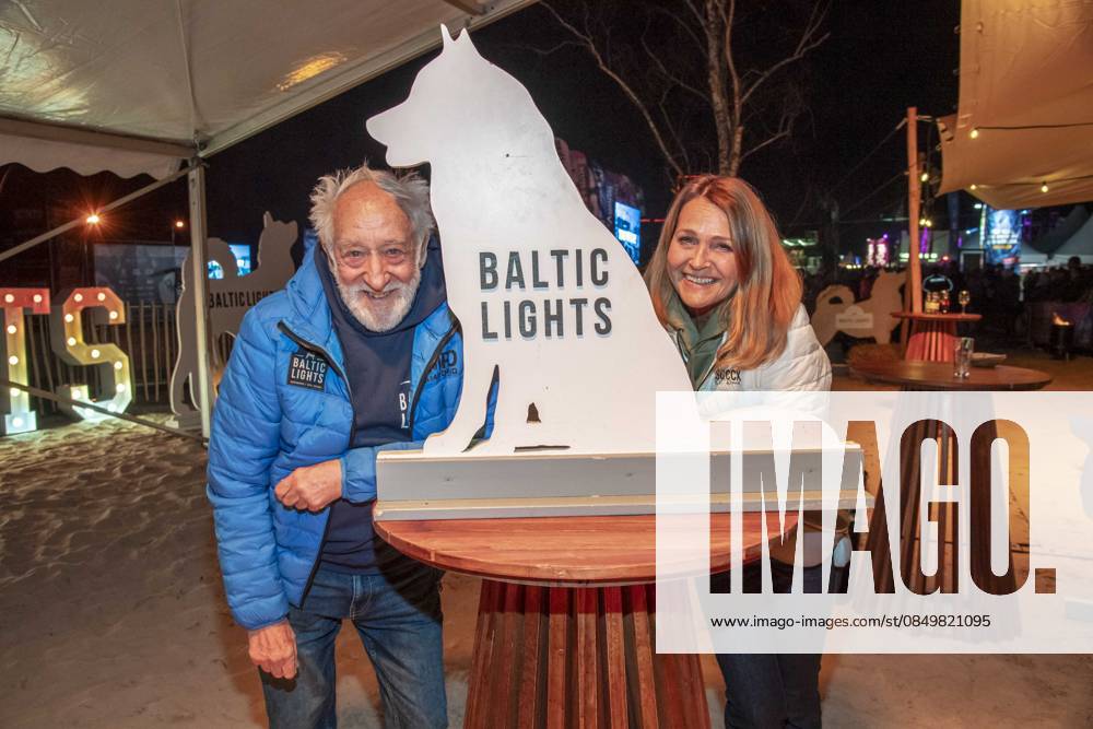 Abb Dieter Hallervorden and Mrs. Christiane Zander as guests on the beach at 10 years Baltic Lights 2026 celebrity charity sled dog race in favor of Welthungerhilfe at the Baltic Sea between the sea bridge Ahlbeck and the sea bridge Heringsdorf , Friday 06 03 2026 in Heringsdorf MV Germany