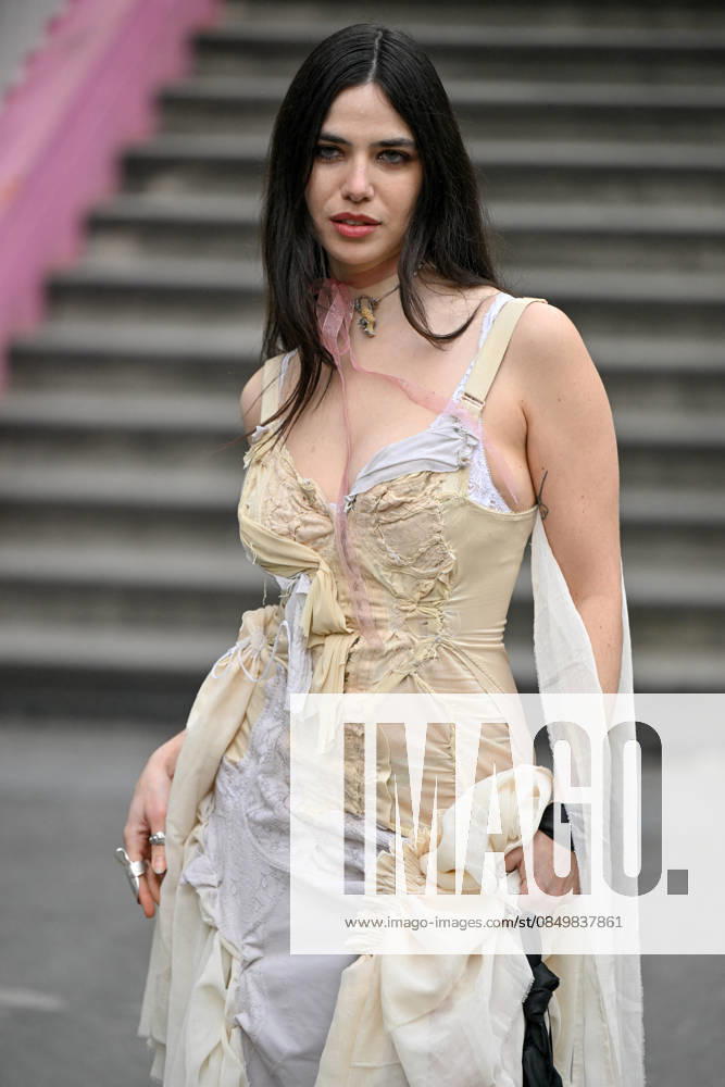 PFW Vivienne Westwood Outside Arrivals Guest arriving at the Vivienne Westwood show during Fashion Week in Paris, France on March 7, 2026. Photo by Julien Reynaud APS-Medias ABACAPRESS.COM Paris France