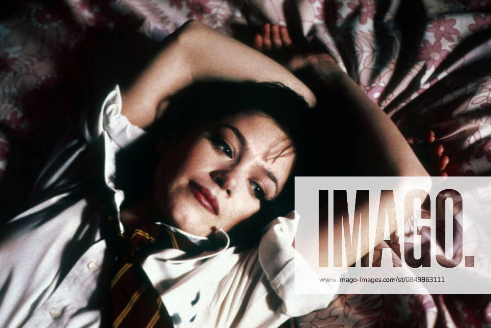 Me Without You Movie Stills Nov 23, 2001; London, England, UK; ANNA FRIEL as Marina in the drama Me Without You directed by Sandra Goldbacher. London England UK