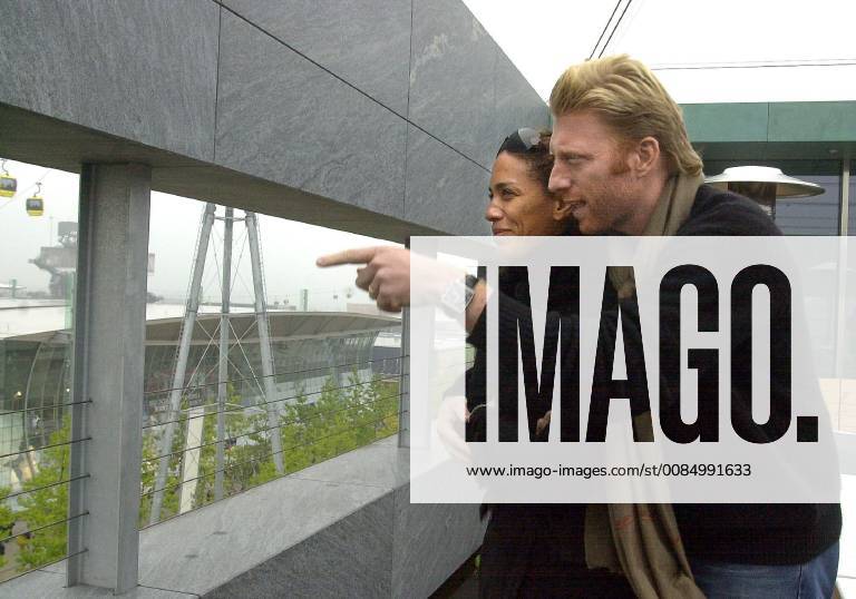 Hannover EXPO 2000 Boris Becker and his wife Barbara on a tour of the Expo