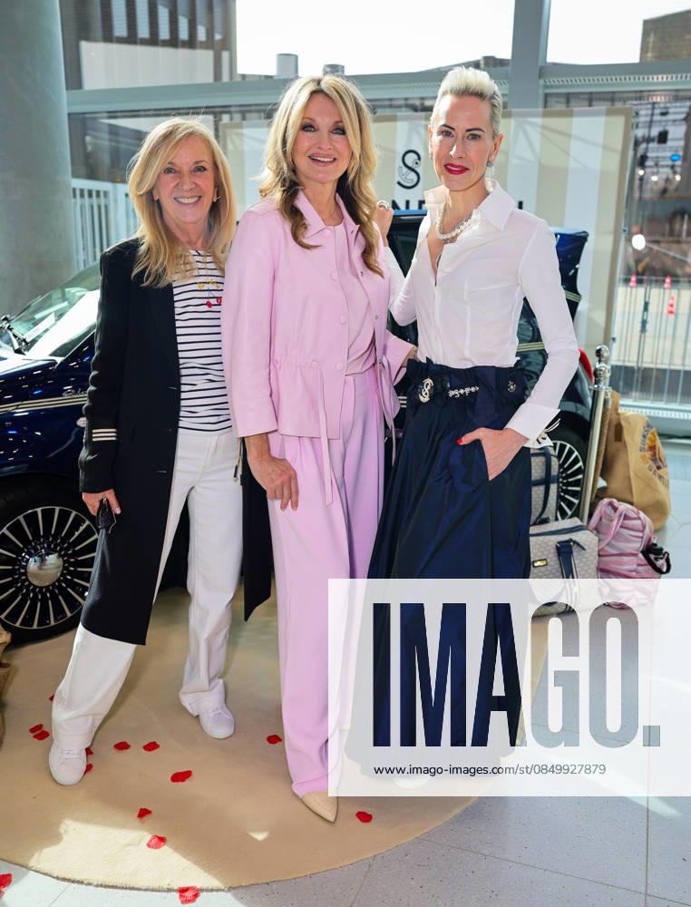 New beauty era at Strandfein Uta Raasch and Jeannine Halene present the Strandfein Beauty Signature Line Designer Uta Raasch with her business partner Jeannine Halene Agentur Rheinschurken de are making a strong statement with their newly founded brand In the photo also RTL presenter Frauke Ludowig Düsseldorf The Art of Beauty Messe NRW Germany