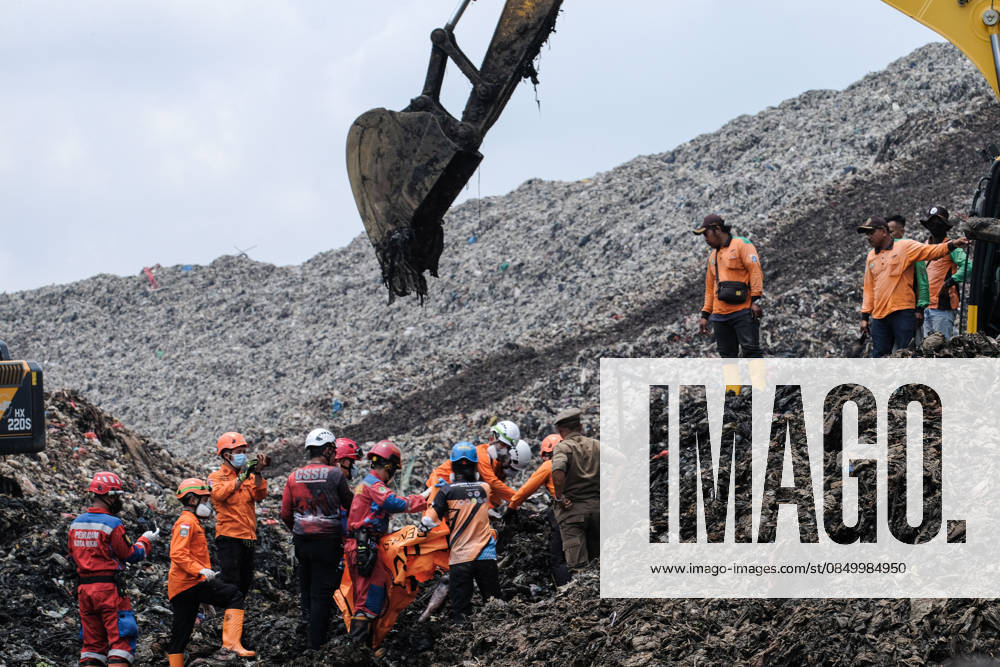 Search Operation After Bantargebang Landfill Landslide Rescue personnel evacuate victims of a landslide at the garbage mound in the Integrated Waste Processing Site (TPST) Bantargebang in Bekasi, West Java, Indonesia, on September 3, 2026. Bekasi Indonesia