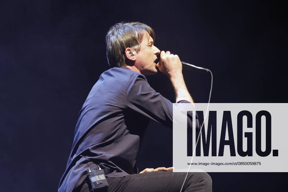 Suede, singer Brett Anderson, in concert live at Uber Eats Music Hall, Berlin, Berlin