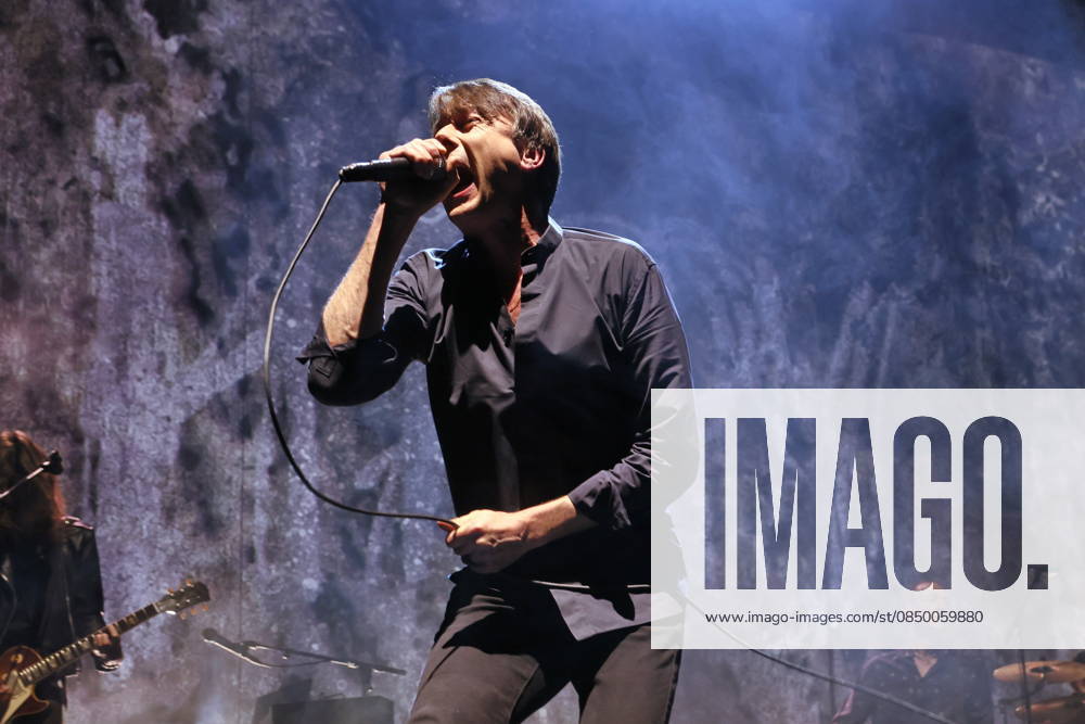 Suede, singer Brett Anderson, in concert live at Uber Eats Music Hall, Berlin, Berlin