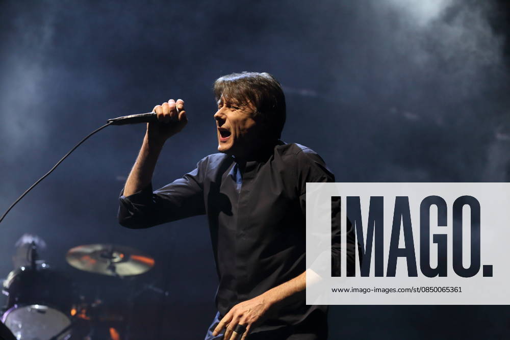 Brett Anderson from the band Suede at a concert at the Uber Eats Music Hall in Berlin, March 9, 2026 Suede concert Berlin