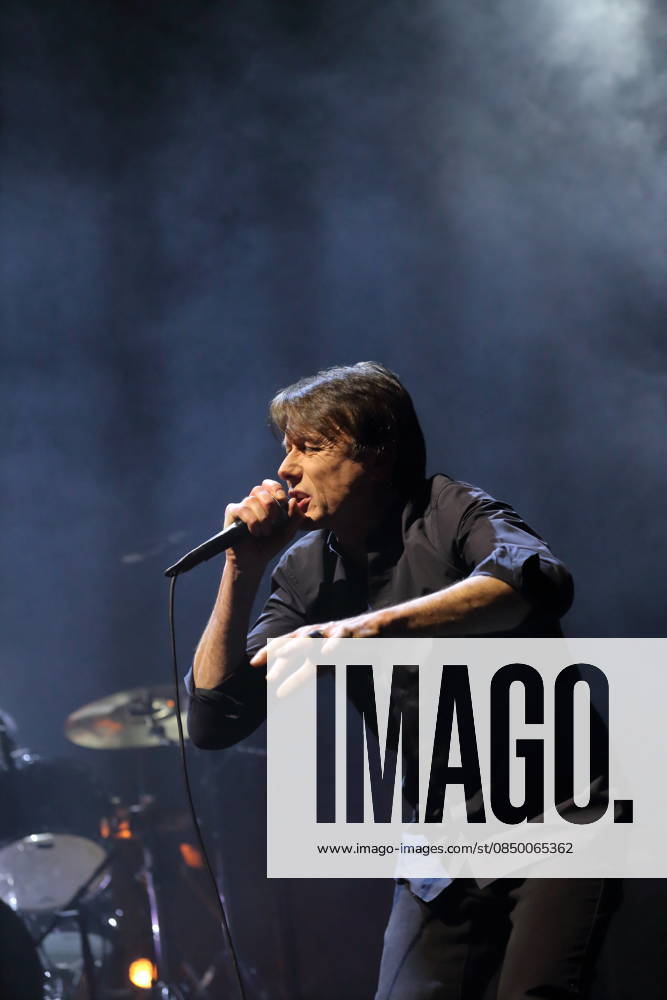Brett Anderson from the band Suede at a concert at the Uber Eats Music Hall in Berlin, March 9, 2026 Suede concert Berlin