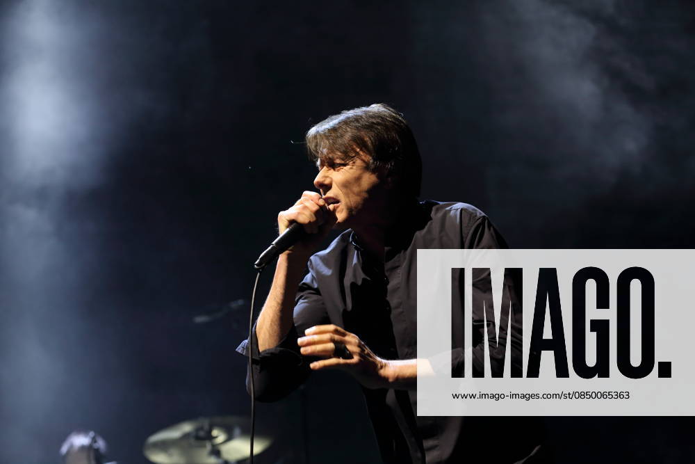 Brett Anderson from the band Suede at a concert at the Uber Eats Music Hall in Berlin, March 9, 2026 Suede concert Berlin