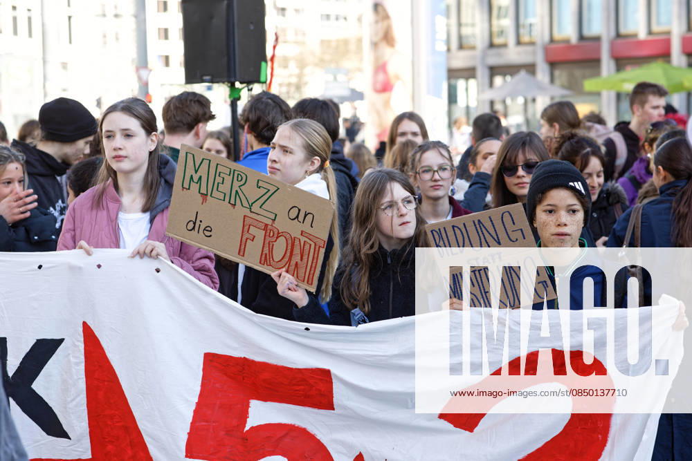 Berlin, Germany, DEU School strike against compulsory military service 05 03 2026, Berlin, Germany, DEU School strike against compulsory military ser