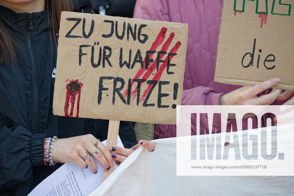 Berlin, Germany, DEU School strike against compulsory military service 05 03 2026, Berlin, Germany, DEU School strike against compulsory mili
