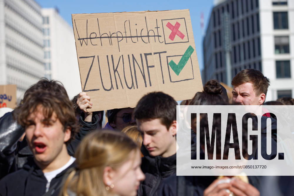 Berlin, Germany, DEU School strike against compulsory military service 05 03 2026, Berlin, Germany, DEU School strike