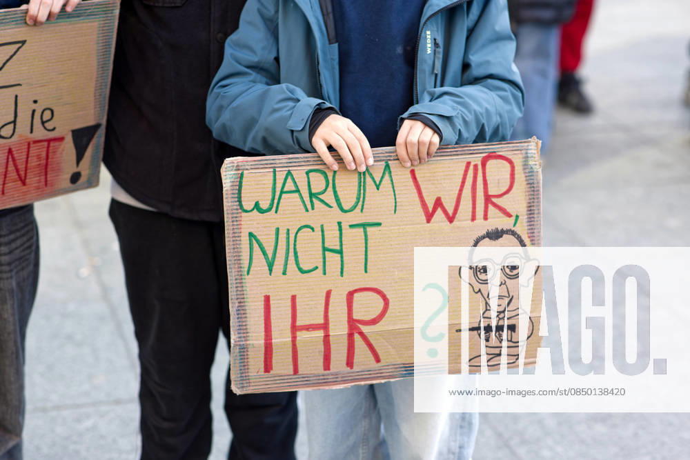 Berlin, Germany, DEU School strike against compulsory military service 05 03 2026, Berlin, Germany, DEU School strike against compulsory military