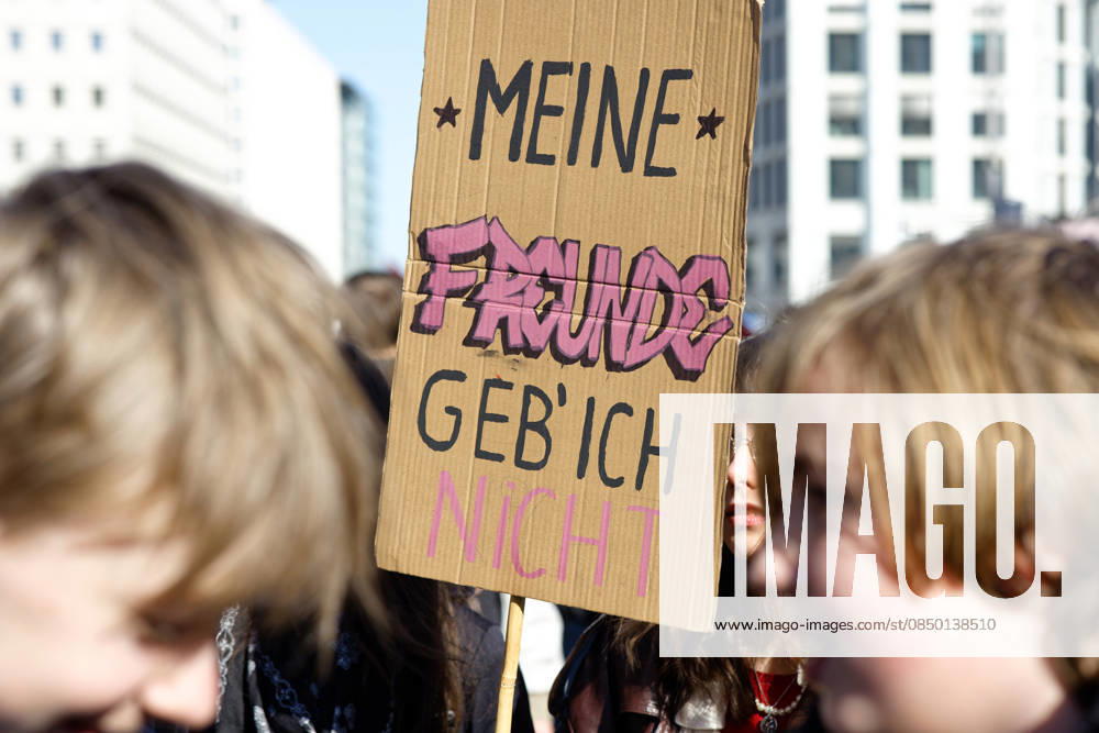 Berlin, Germany, DEU School strike against compulsory military service 05 03 2026, Berlin, Germany, DEU School strike against compulsory mi
