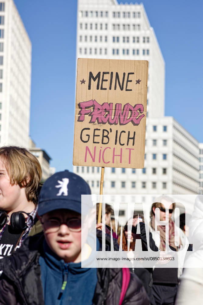 Berlin, Germany, DEU School strike against compulsory military service 05 03 2026, Berlin, Germany, DEU School strike against compulsory mi