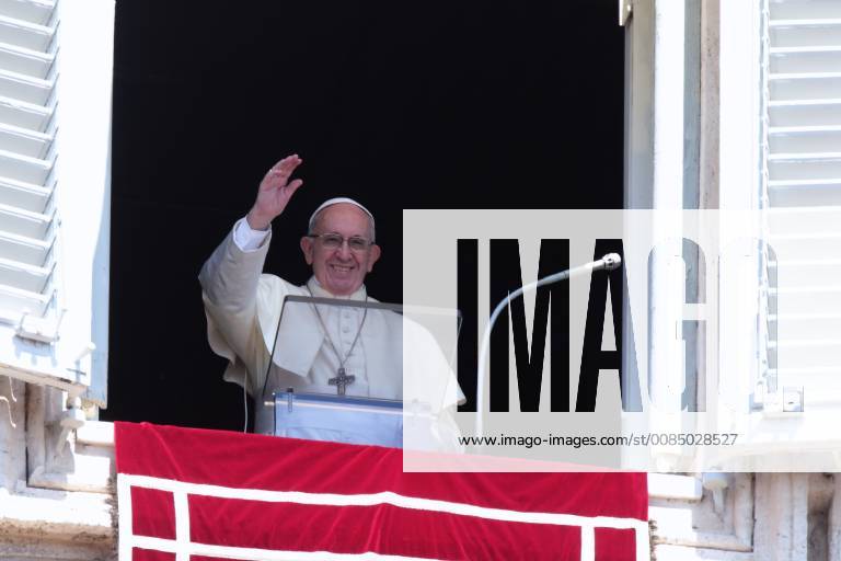 Vatican City (Holy See) POPE FRANCIS delivers Angelus prayer .in St. Peter s Square at the Vatican. Vatican City State - ZUMAi15_ 20180819_zaf_i15_001